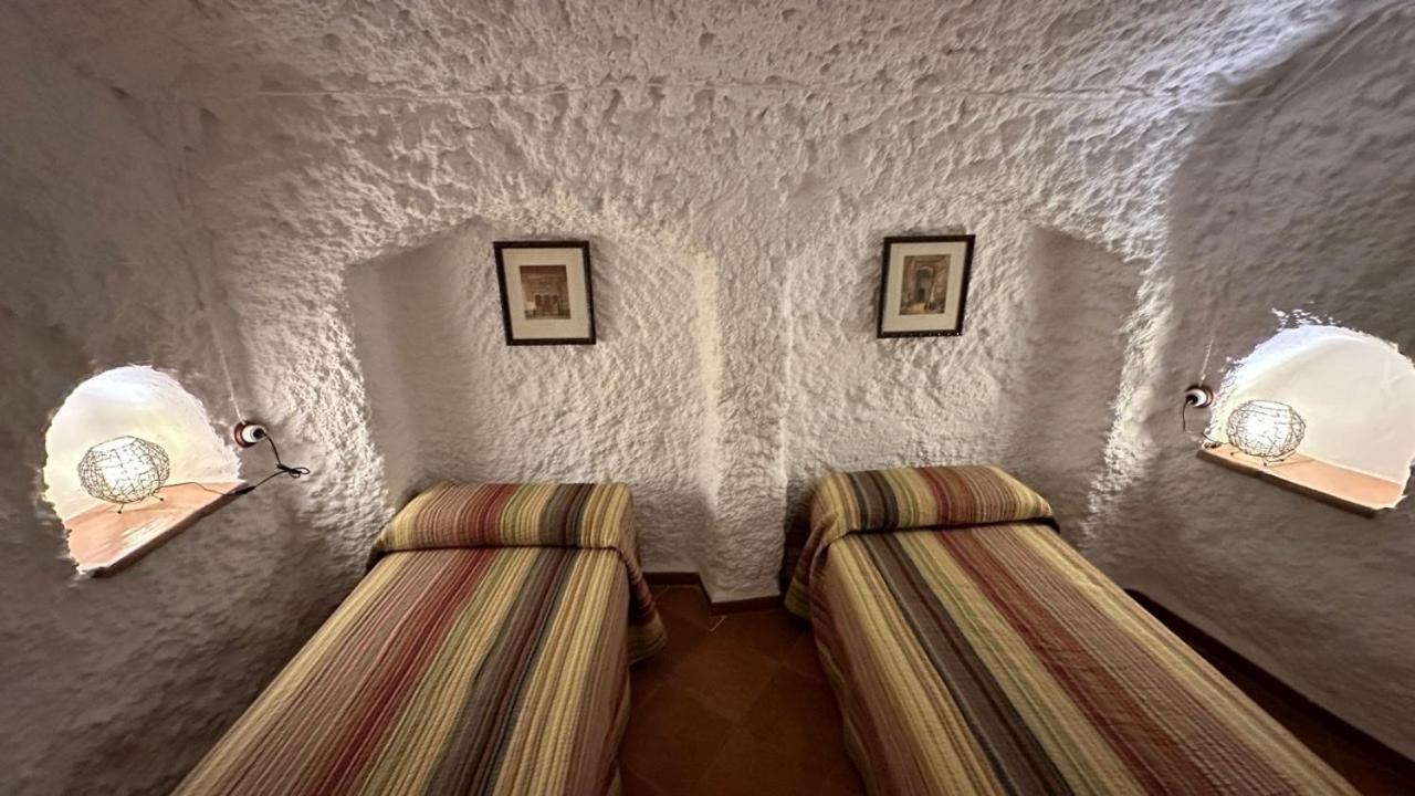 Cuevas El Torriblanco Guest House Gorafe Bilik gambar
